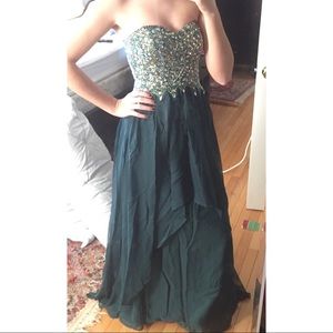 WORN ONCE!! Emerald Green Beaded Bodice Prom Dress